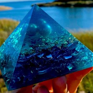 Pirámide orgonita wiffi and EMP protección body energy restoration